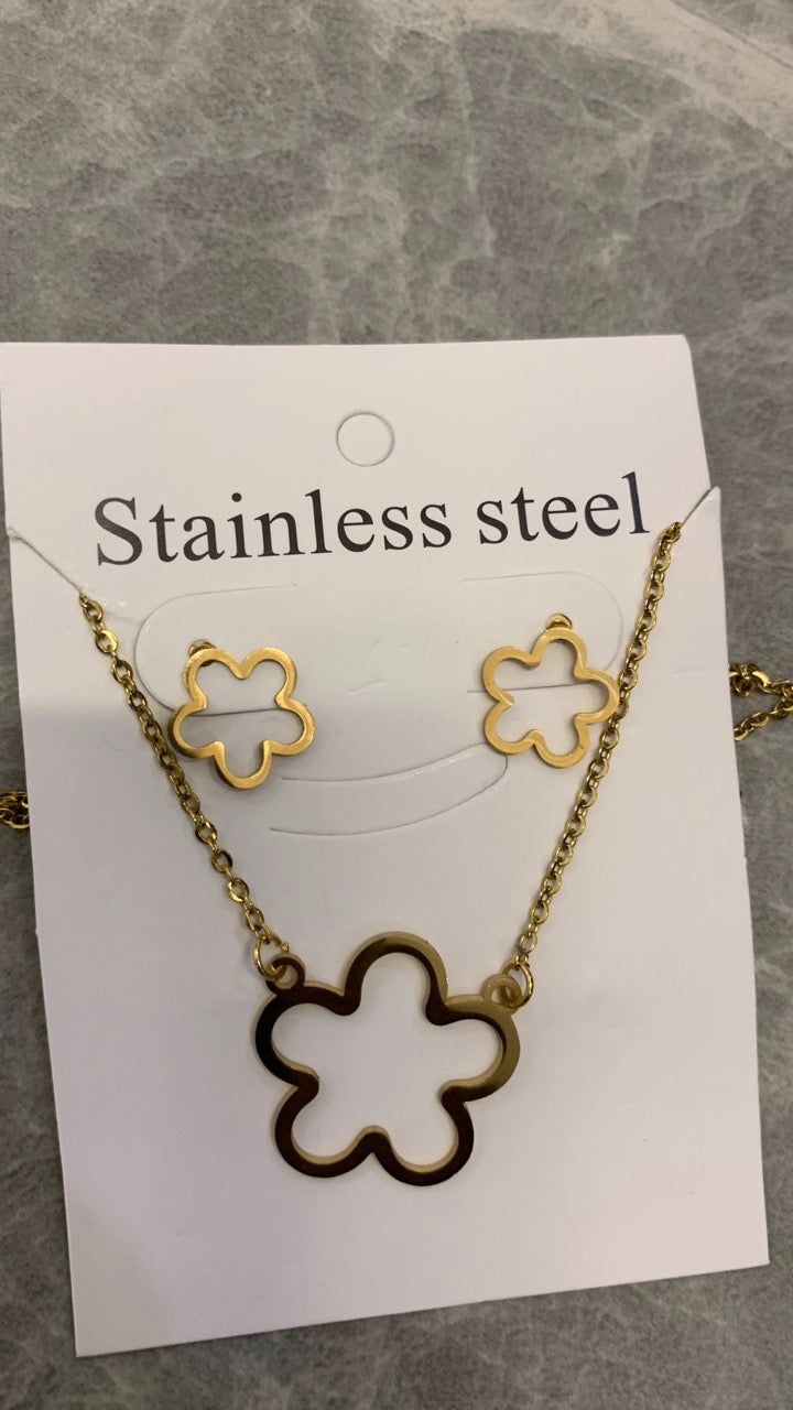 Necklace with earrings 